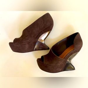 Beautiful Suede Platform Heels by Leifsdottir